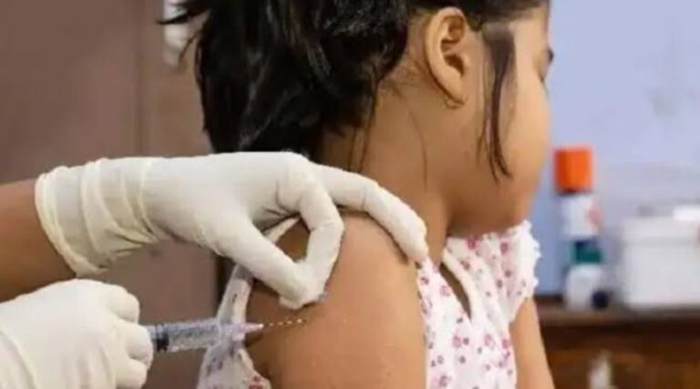 बिहार के रोहतास में दस साल की बच्ची को हुआ कोरोना, देश में एक दिन में कोरोना के 628 नये मामले मिले.