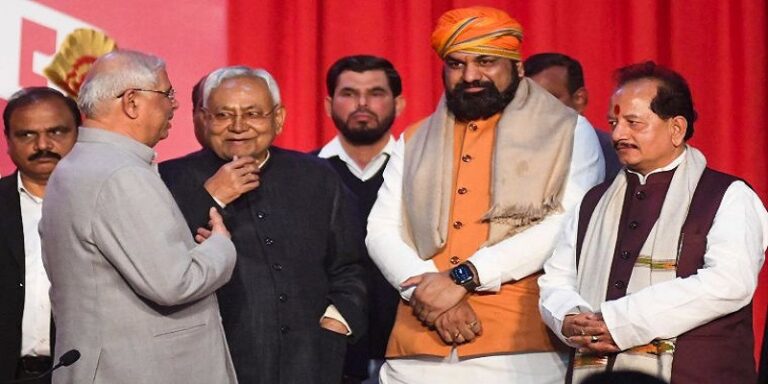 सरकार बनते ही बीजेपी-जेडीयू के बीच शुरू हुआ महाभारत, अब तक नहीं हुआ मंत्रालयों का बंटवारा