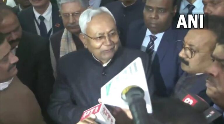  नीतीश ने कहा कि हम पहले भी बीजेपी के साथ थे, अब लौट आये हैं, अब राजद के साथ जाने की जरूरत नहीं है.