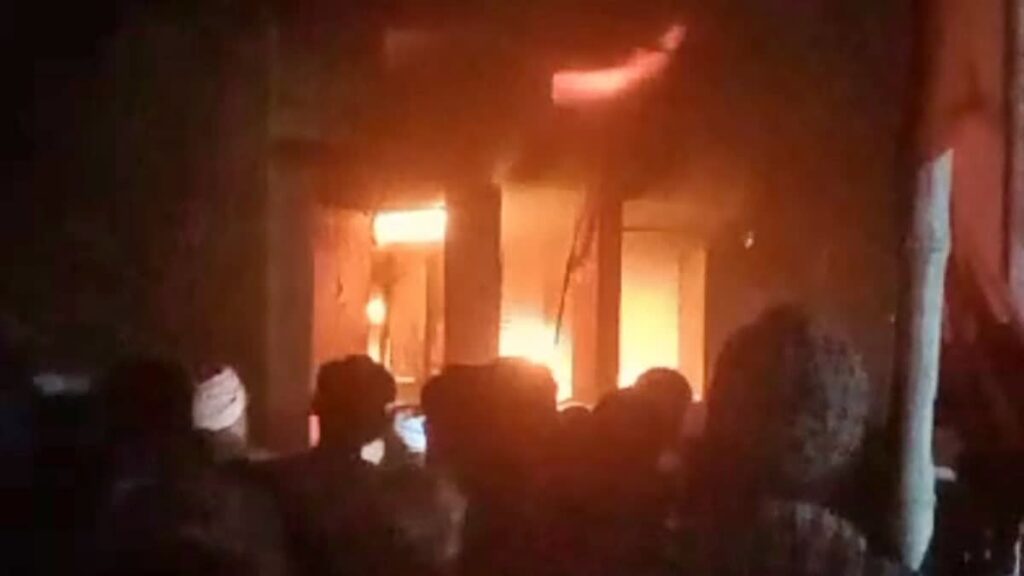 मोतिहारी में एलपीजी सिलेंडर ब्लास्ट, महिला-बच्ची समेत 4 लोग झुलसे, सभी की हालत गंभीर