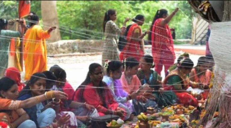 वट सावित्री पूजा का नियम क्या है, इसमें कौन से फल महत्वपूर्ण हैं, घर में बरगद का पेड़ न हो तो क्या करें!