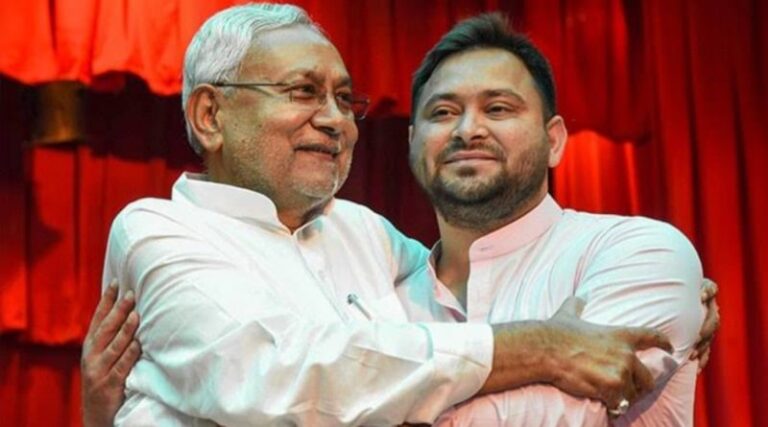 एक ही फ्लाइट से दिल्ली जा रहे हैं नीतीश कुमार और तेजस्वी यादव, देर रात पीएम मोदी ने बिहार के सीएम को किया फोन