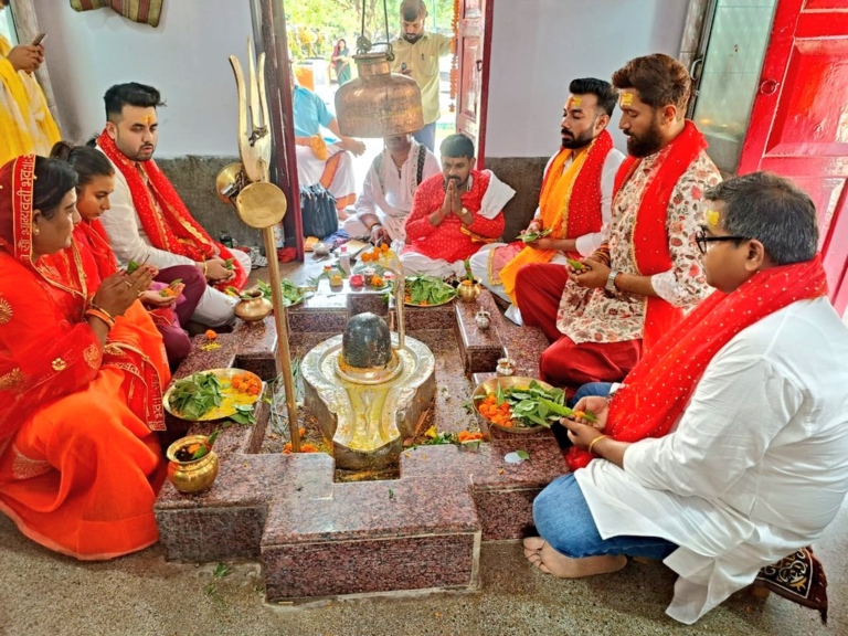 नतीजों से पहले भोलेनाथ की शरण में चिराग: पार्टी प्रत्याशियों के साथ किया रुद्राभिषेक, मांगा जीत का आशीर्वाद