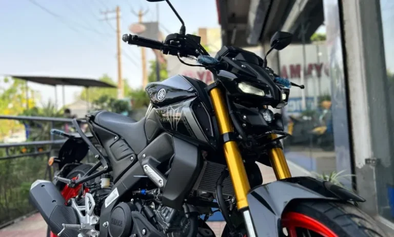 Yamaha MT-15 V3 बाइक शानदार प्रीमियम फीचर्स और कमाल के इंजन के साथ बाजार में धूम मचाने आ गई है, जानिए इसकी कीमत?