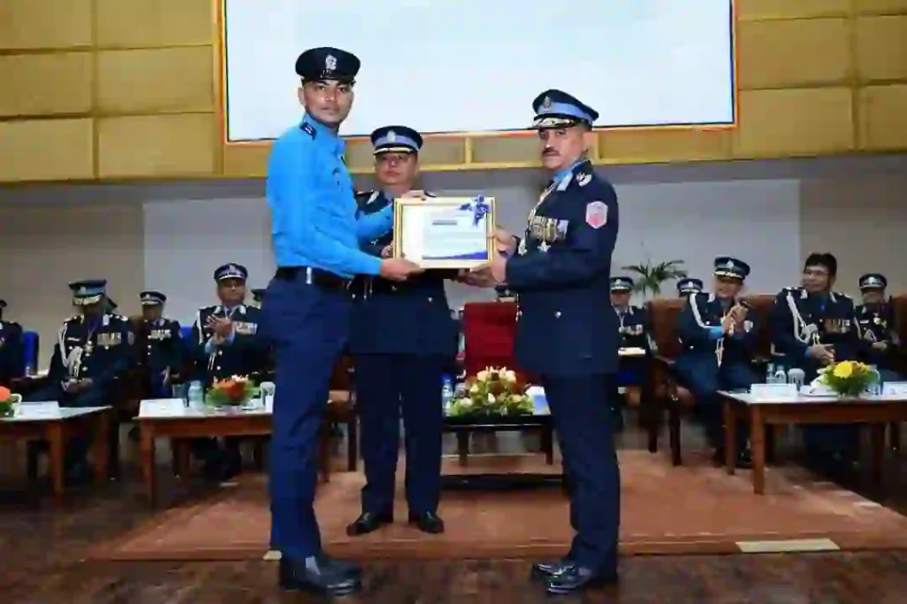 नेपाल: पुलिस उप निरीक्षक सुभाष यादव को 'सर्वश्रेष्ठ अनुसंधानकर्ता' पुलिस पुरस्कार से सम्मानित नेपाल: पुलिस उप निरीक्षक सुभाष यादव को 'सर्वश्रेष्ठ अनुसंधानकर्ता' पुलिस पुरस्कार से सम्मानित