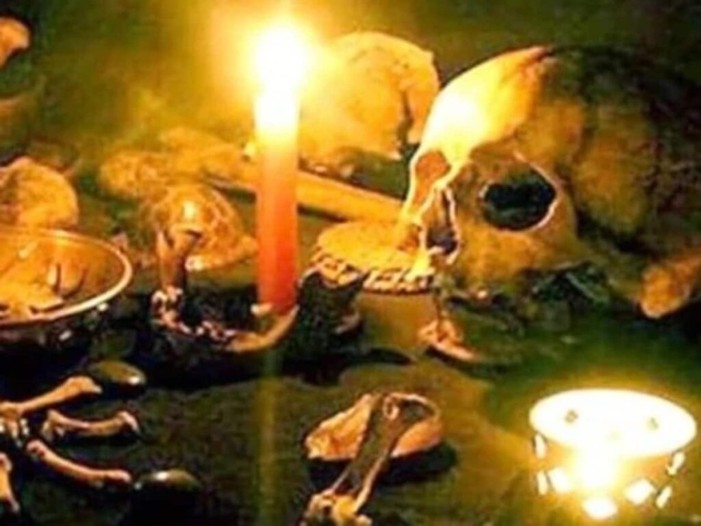 काला जादू करने वाला तांत्रिक निकला करोड़पति, 18 लाख से ज्यादा कैश बरामद, बहनों के बीच हुई लड़ाई में सामने आई सच्चाई